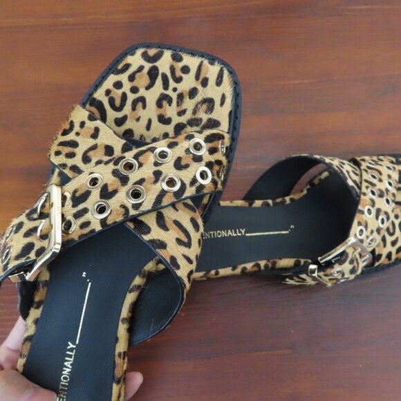 NIB Intentionally Blank Clipz Cowhide Leopard Print Sandals Size 5 - Picture 5 of 7